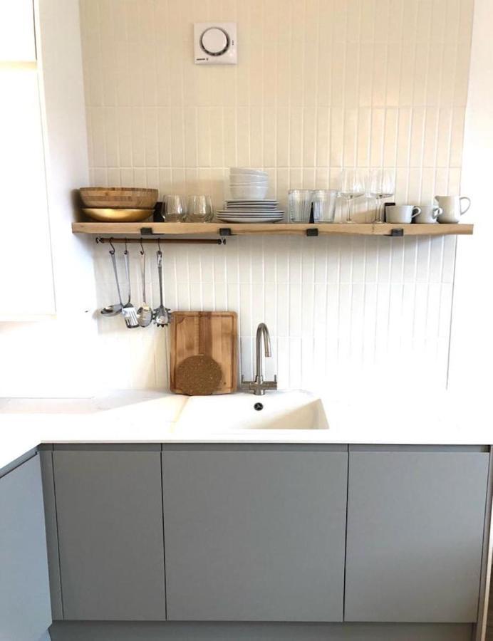 See Our Amazing Score At The Kepties - 5 X Luxurious Serviced Apartments - With Gardens - Fully Equipped - Free Parking - By Orion Short Stays - See Our Other Individual Listings --- This Is For Brand Awareness Only --- アーブロース エクステリア 写真