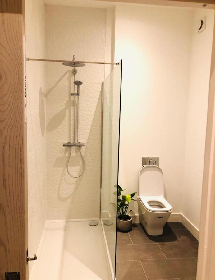 See Our Amazing Score At The Kepties - 5 X Luxurious Serviced Apartments - With Gardens - Fully Equipped - Free Parking - By Orion Short Stays - See Our Other Individual Listings --- This Is For Brand Awareness Only --- アーブロース エクステリア 写真