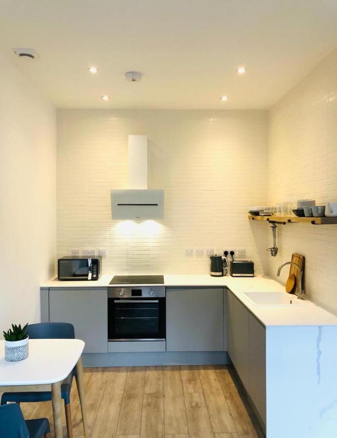 See Our Amazing Score At The Kepties - 5 X Luxurious Serviced Apartments - With Gardens - Fully Equipped - Free Parking - By Orion Short Stays - See Our Other Individual Listings --- This Is For Brand Awareness Only --- アーブロース エクステリア 写真