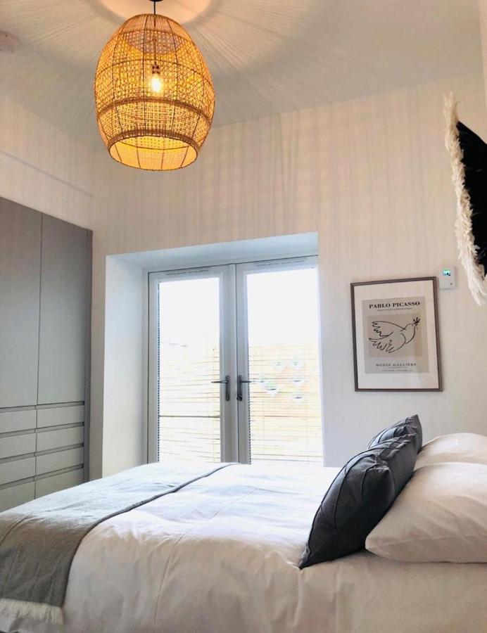 See Our Amazing Score At The Kepties - 5 X Luxurious Serviced Apartments - With Gardens - Fully Equipped - Free Parking - By Orion Short Stays - See Our Other Individual Listings --- This Is For Brand Awareness Only --- アーブロース エクステリア 写真