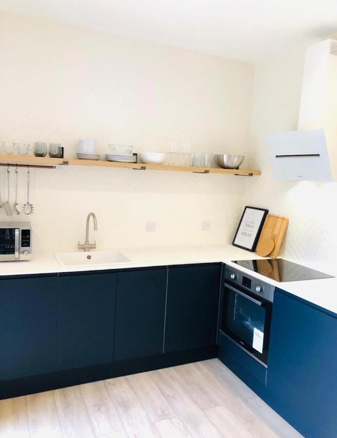 See Our Amazing Score At The Kepties - 5 X Luxurious Serviced Apartments - With Gardens - Fully Equipped - Free Parking - By Orion Short Stays - See Our Other Individual Listings --- This Is For Brand Awareness Only --- アーブロース エクステリア 写真