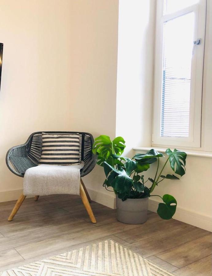 See Our Amazing Score At The Kepties - 5 X Luxurious Serviced Apartments - With Gardens - Fully Equipped - Free Parking - By Orion Short Stays - See Our Other Individual Listings --- This Is For Brand Awareness Only --- アーブロース エクステリア 写真