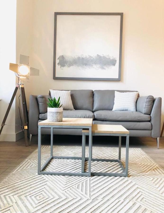 See Our Amazing Score At The Kepties - 5 X Luxurious Serviced Apartments - With Gardens - Fully Equipped - Free Parking - By Orion Short Stays - See Our Other Individual Listings --- This Is For Brand Awareness Only --- アーブロース エクステリア 写真