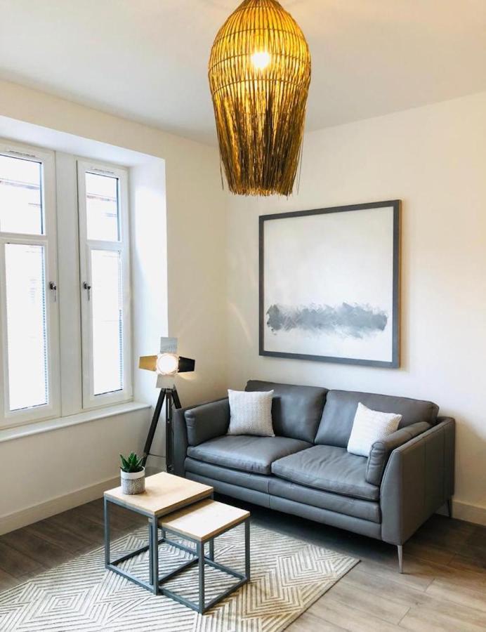 See Our Amazing Score At The Kepties - 5 X Luxurious Serviced Apartments - With Gardens - Fully Equipped - Free Parking - By Orion Short Stays - See Our Other Individual Listings --- This Is For Brand Awareness Only --- アーブロース エクステリア 写真