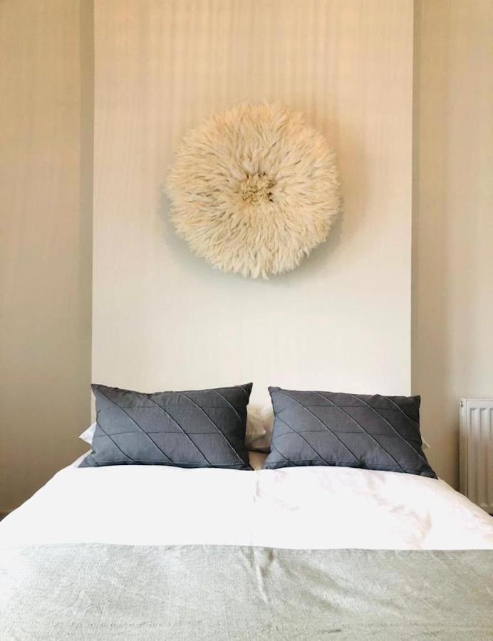 See Our Amazing Score At The Kepties - 5 X Luxurious Serviced Apartments - With Gardens - Fully Equipped - Free Parking - By Orion Short Stays - See Our Other Individual Listings --- This Is For Brand Awareness Only --- アーブロース エクステリア 写真