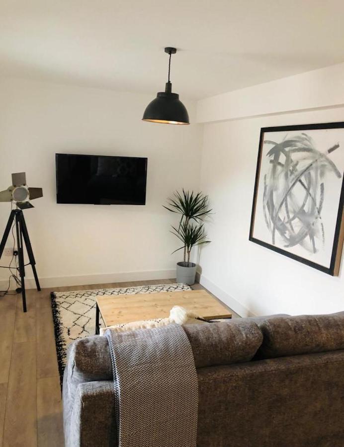 See Our Amazing Score At The Kepties - 5 X Luxurious Serviced Apartments - With Gardens - Fully Equipped - Free Parking - By Orion Short Stays - See Our Other Individual Listings --- This Is For Brand Awareness Only --- アーブロース エクステリア 写真