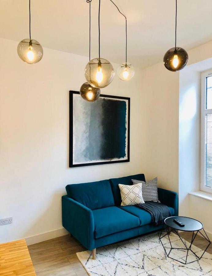 See Our Amazing Score At The Kepties - 5 X Luxurious Serviced Apartments - With Gardens - Fully Equipped - Free Parking - By Orion Short Stays - See Our Other Individual Listings --- This Is For Brand Awareness Only --- アーブロース エクステリア 写真