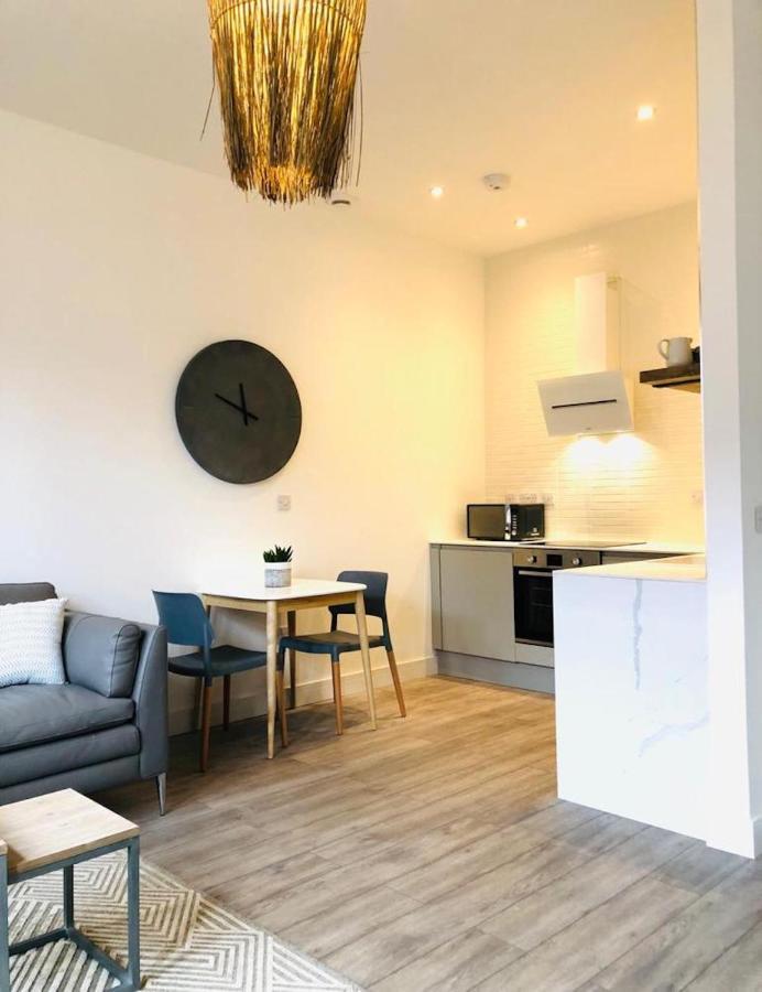 See Our Amazing Score At The Kepties - 5 X Luxurious Serviced Apartments - With Gardens - Fully Equipped - Free Parking - By Orion Short Stays - See Our Other Individual Listings --- This Is For Brand Awareness Only --- アーブロース エクステリア 写真