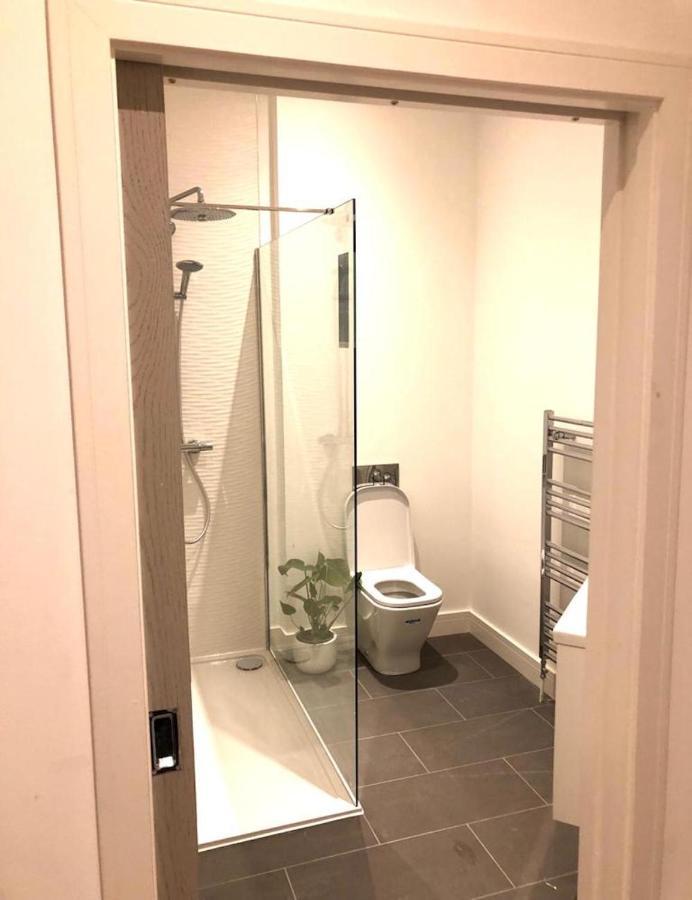 See Our Amazing Score At The Kepties - 5 X Luxurious Serviced Apartments - With Gardens - Fully Equipped - Free Parking - By Orion Short Stays - See Our Other Individual Listings --- This Is For Brand Awareness Only --- アーブロース エクステリア 写真