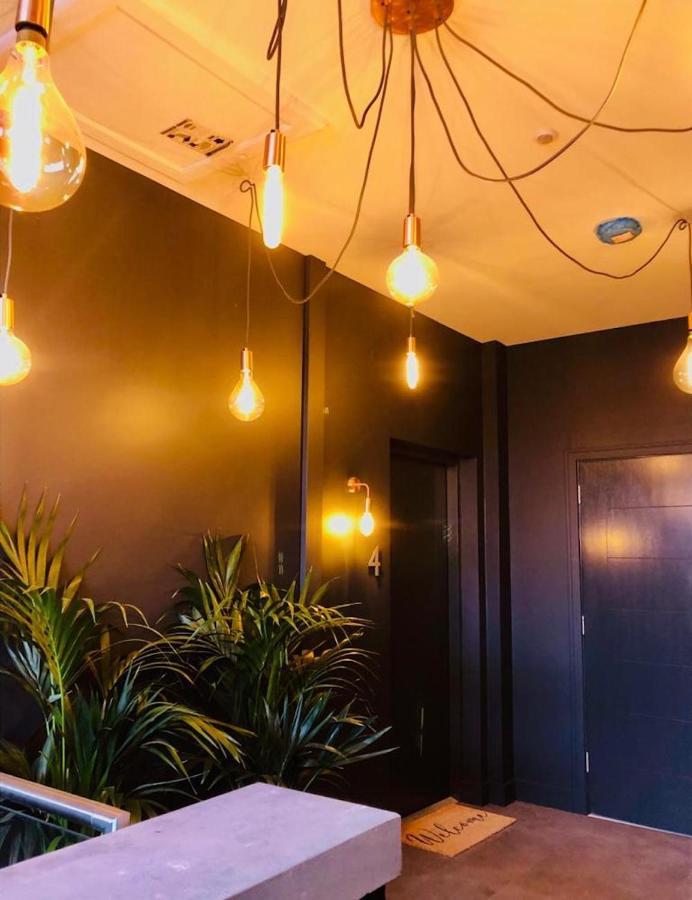 See Our Amazing Score At The Kepties - 5 X Luxurious Serviced Apartments - With Gardens - Fully Equipped - Free Parking - By Orion Short Stays - See Our Other Individual Listings --- This Is For Brand Awareness Only --- アーブロース エクステリア 写真