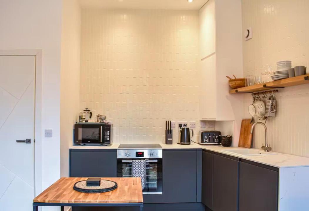 See Our Amazing Score At The Kepties - 5 X Luxurious Serviced Apartments - With Gardens - Fully Equipped - Free Parking - By Orion Short Stays - See Our Other Individual Listings --- This Is For Brand Awareness Only --- アーブロース エクステリア 写真
